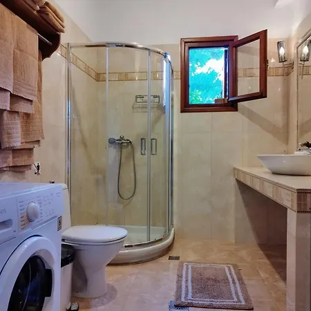 Leni Achladies (Skiathos)